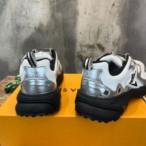 Louis Vuitton Runner Tatic Sneaker - LS066