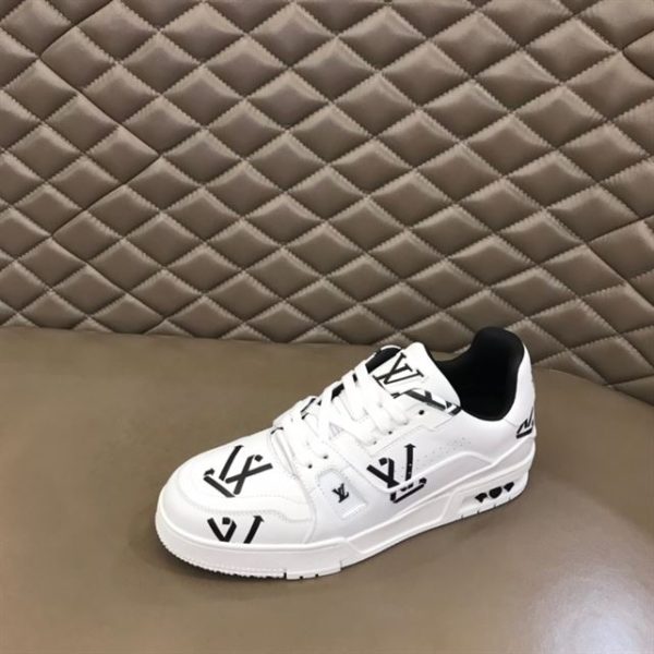 Louis Vuitton Trainer Sneaker - LS008