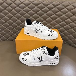 Louis Vuitton Trainer Sneaker - LS008