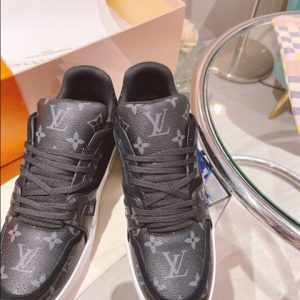 Louis Vuitton Trainer Sneaker - LS020