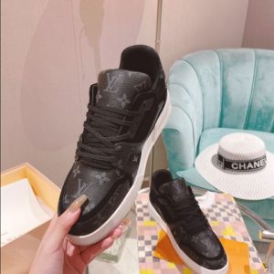 Louis Vuitton Trainer Sneaker - LS020