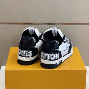 Louis Vuitton Trainer Sneaker - LS043