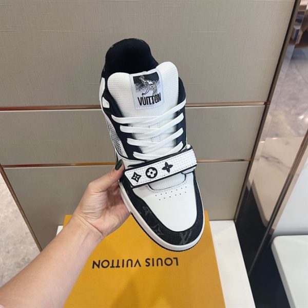 Louis Vuitton Trainer Sneaker - LS043