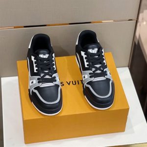 Louis Vuitton Trainer Sneaker - LS080