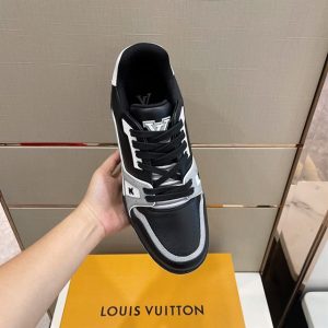 Louis Vuitton Trainer Sneaker - LS080