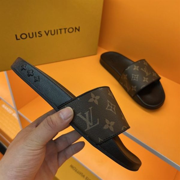 Louis Vuitton Waterfront Mule - LW007