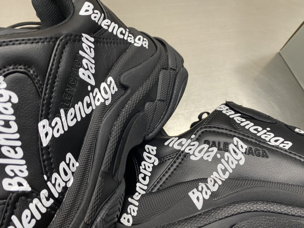 Balenciaga Triple S Logotype Trainers - BG022