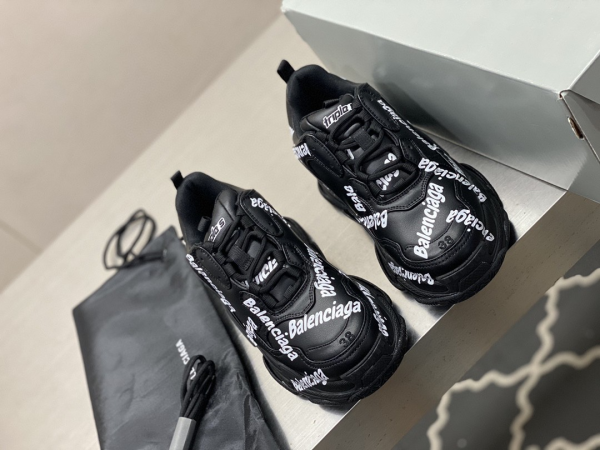 Balenciaga Triple S Logotype Trainers - BG022