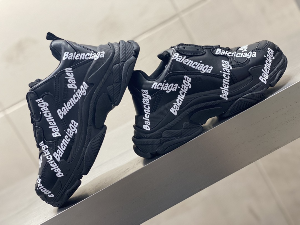 Balenciaga Triple S Logotype Trainers - BG022