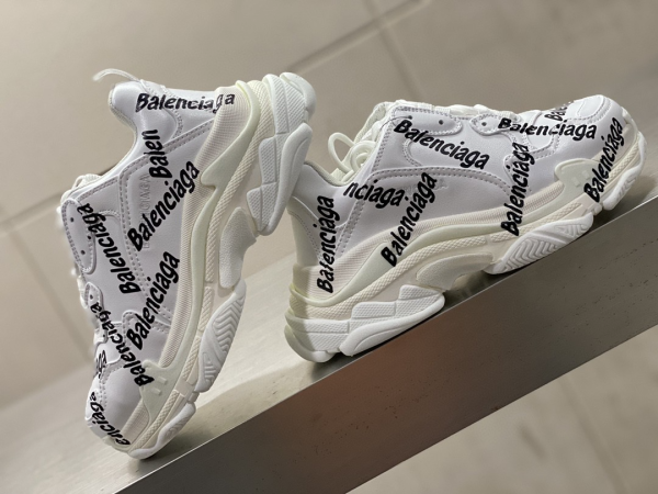 Balenciaga Triple S Logotype Trainers - BG023