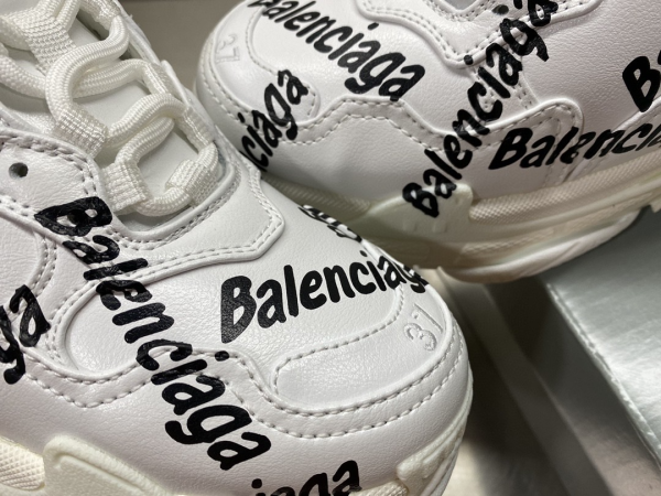 Balenciaga Triple S Logotype Trainers - BG023