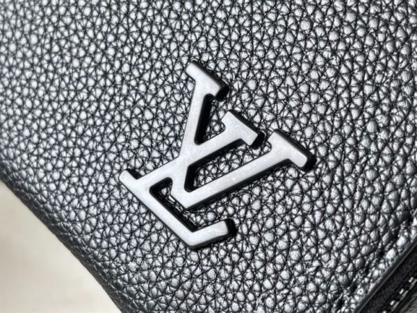 Louis Vuitton Alpha Wearable Wallet - LBS07