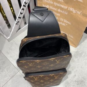 Louis Vuitton Avenue Slingbag - LB86