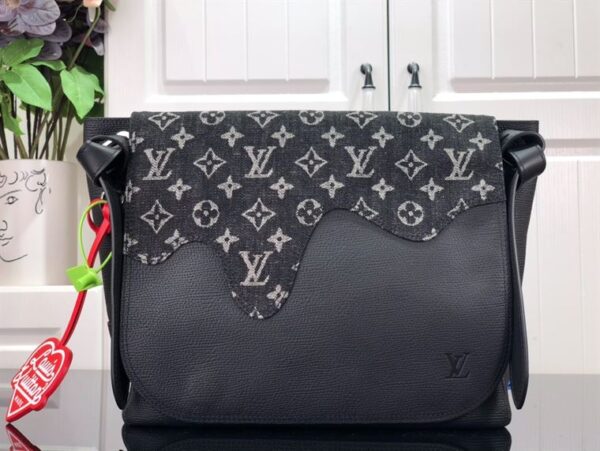 Louis Vuitton Besace Tokyo Bag - LB16