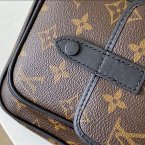 Louis Vuitton Christopher Wearable Wallet - LBS13