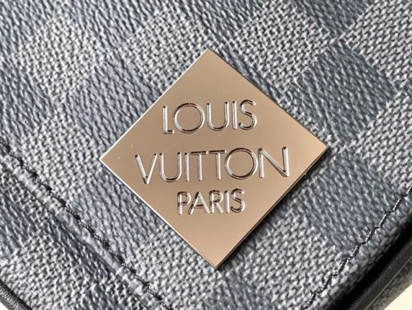 Louis Vuitton District PM Messenger Bags - LB37