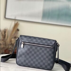 Louis Vuitton District PM Messenger Bags - LB37