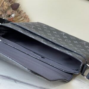 Louis Vuitton District PM Messenger Bags - LB38