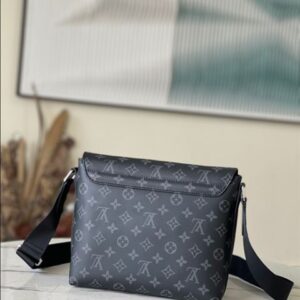 Louis Vuitton District PM Messenger Bags - LB38