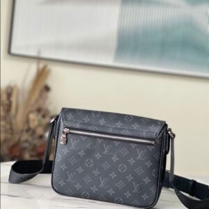 Louis Vuitton District PM Messenger Bags - LB39