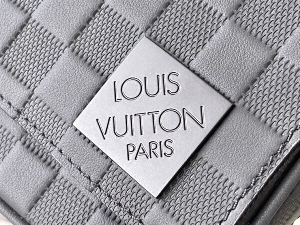 Louis Vuitton District PM Messenger Bags - LB40