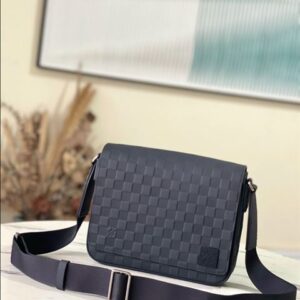 Louis Vuitton District PM Messenger Bags - LB40