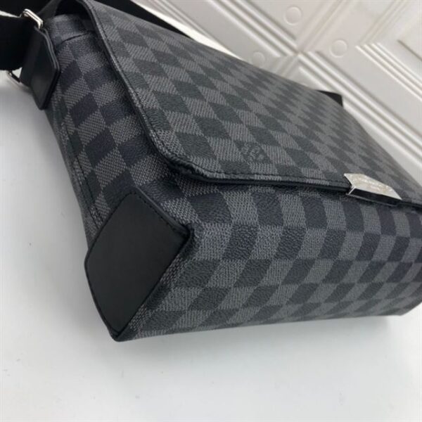 Louis Vuitton District PM Messenger Bags - LB41