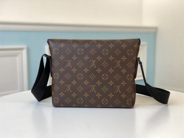 Louis Vuitton Magnetic Messenger Bag - LB55