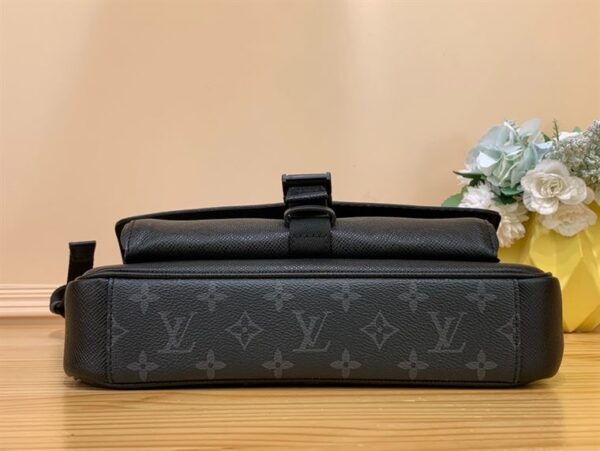 Louis Vuitton Messengerama Bag - LB57