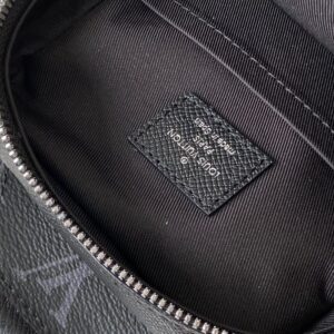 Louis Vuitton Outdoor Slingbag - LB82