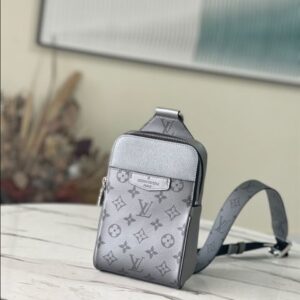 Louis Vuitton Outdoor Slingbag - LB83