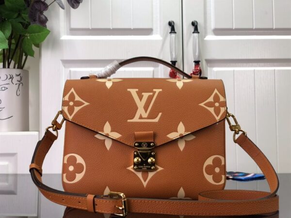 Louis Vuitton Pochette Métis Handbag - LH53