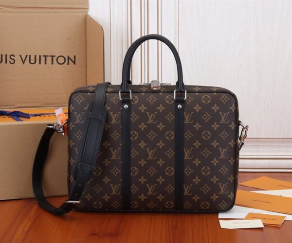 Louis Vuitton Porte-Documents Voyage PM - BL05