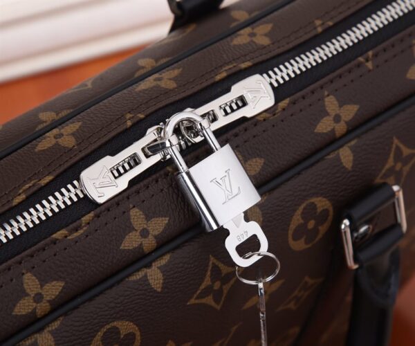 Louis Vuitton Porte-Documents Voyage PM - BL05