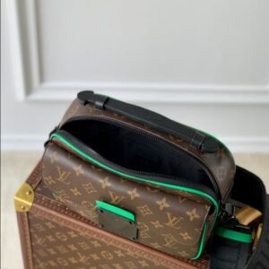 Louis Vuitton S-Lock Messenger - LB99