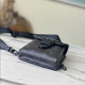 Louis Vuitton Saumur Slingbag - LB81