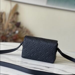 Louis Vuitton Steamer Wearable Wallet - LBS02