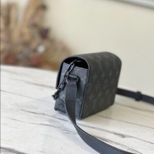 Louis Vuitton Steamer Wearable Wallet - LBS03