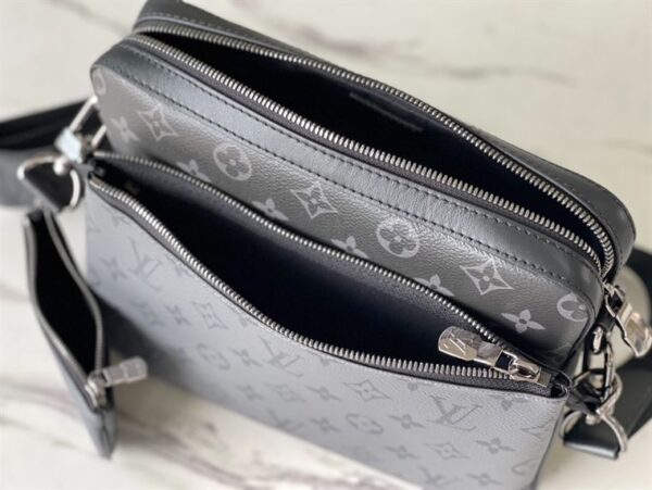 Louis Vuitton Trio Messenger - LB42