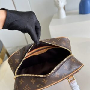 Louis Vuitton Cité Handbag - LH70