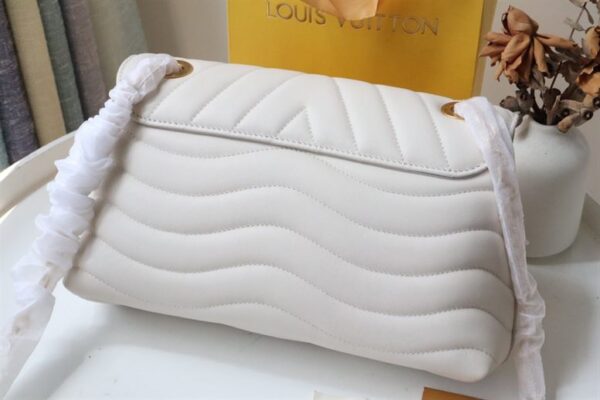 Louis Vuitton New Wave Chain Bag - LH99