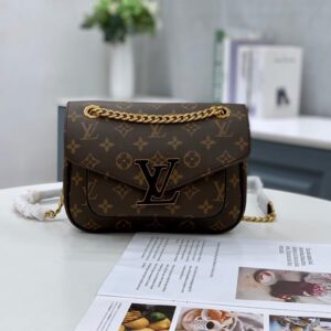 Louis Vuitton Passy Handbag - LH71