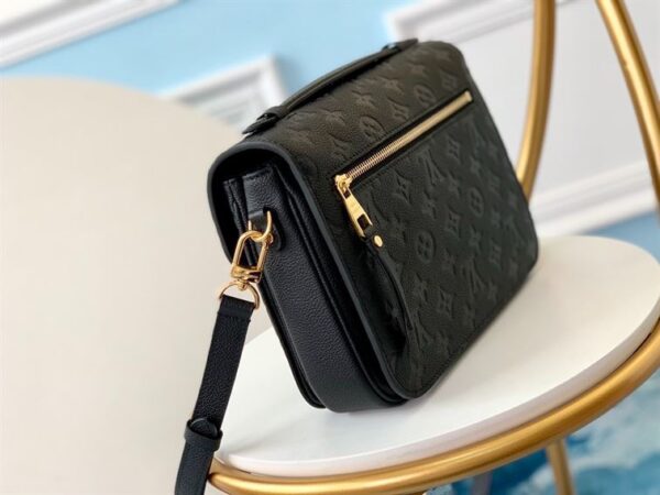 Louis Vuitton Pochette Métis Handbag - LH200