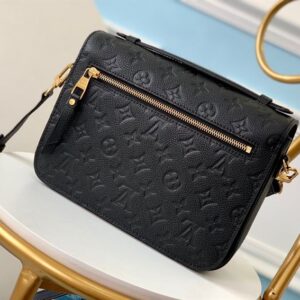 Louis Vuitton Pochette Métis Handbag - LH200