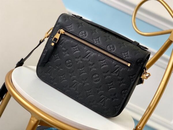 Louis Vuitton Pochette Métis Handbag - LH200