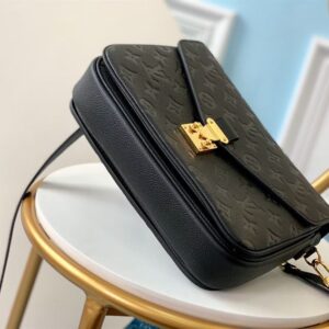 Louis Vuitton Pochette Métis Handbag - LH200