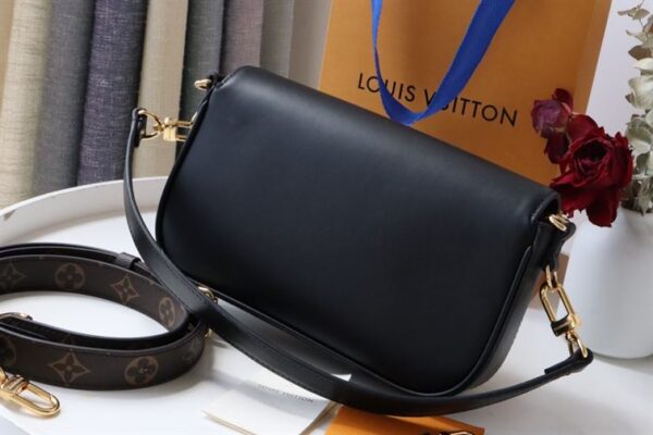 Louis Vuitton Swing Handbag - LH127