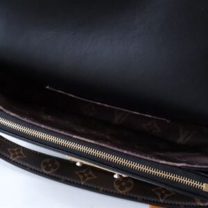 Louis Vuitton Swing Handbag - LH127