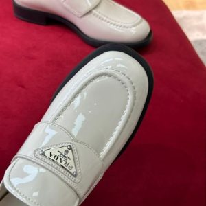 Prada Patent-leather loafers - PLD020