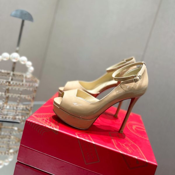 Christian Louboutin Round Chick Alta Pumps Beige Reps 3